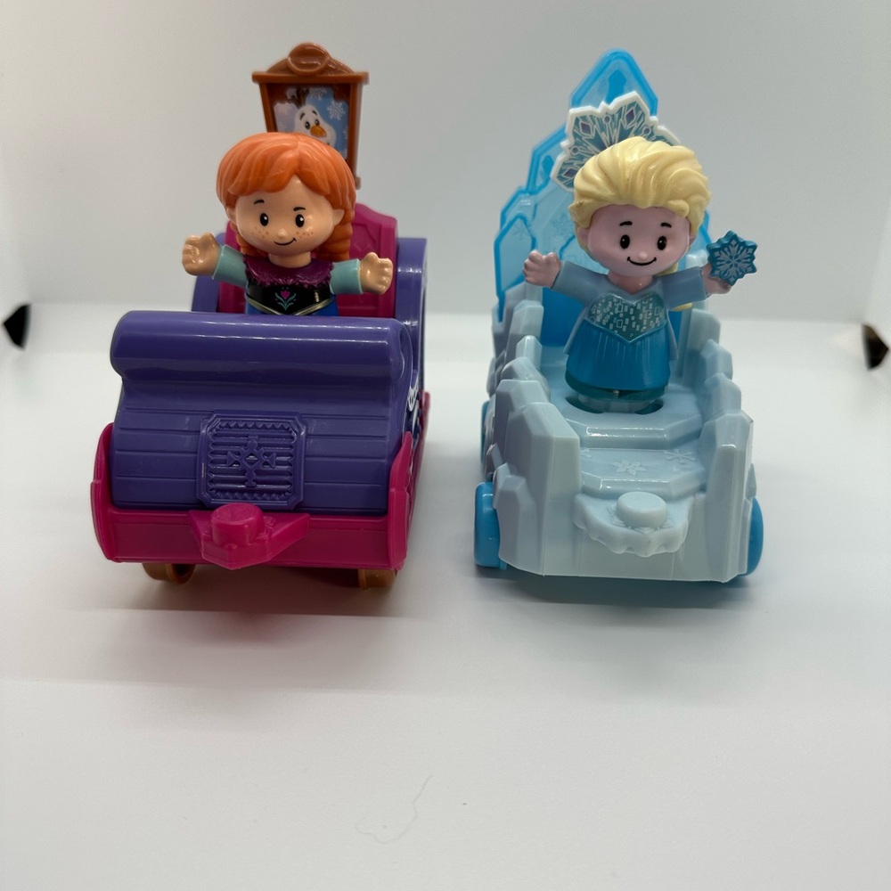 Little People Parade Floats Frozen- Anna and Elsa